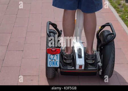 Segwaytour à travers le port de Rheinau (Rheinauhafen), Cologne, Rhénanie du Nord-Westphalie, Allemagne Banque D'Images