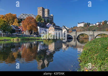 Château et vieille ville de Runkel sur la Lahn, Hesse, Allemagne Banque D'Images