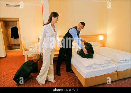 Couple à la chambre d'hôtel Banque D'Images