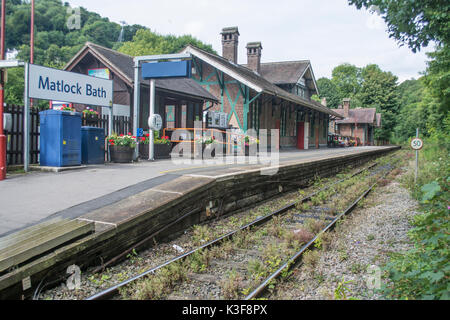 East Midlands Trains Gare classé Grade II sur la Vallée de Derwent Line à Matlock Bath dans le Derbyshire UK Banque D'Images