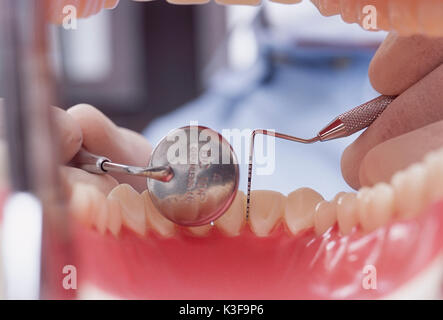 L'interrogatoire à l'dentiste / orale Vue détaillée Banque D'Images