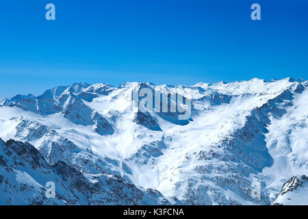 Vue sur le glacier de Stubai, Schaufeljoch, vue de sud-ouest à la direction de l'Italie et sur l'Ötztaler alpes. Banque D'Images