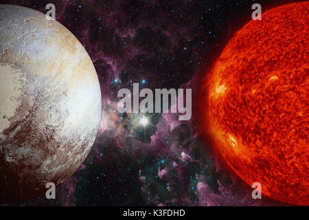 Système solaire - Pluton. C'est une planète naine de la ceinture de Kuiper, un anneau d'organes au-delà de Neptune. C'est la plus grande planète naine connue dans le système solaire Banque D'Images