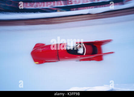 En bob à deux à la piste de bobsleigh de Saint-Moritz, Suisse Banque D'Images