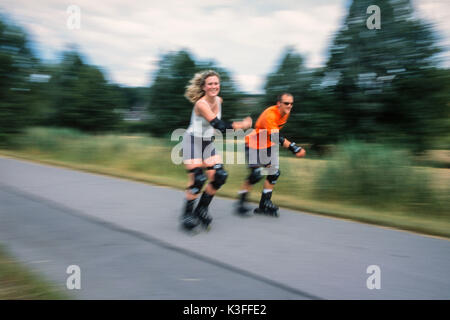 Jeune couple à l'inline Banque D'Images