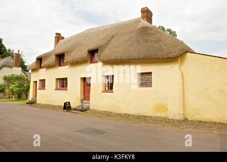 Cottage, marqueurs, Killerton Devon Banque D'Images