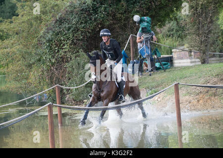 Stamford, Lincs, Royaume-Uni. 09Th Sep 2017. Mark Todd équitation Leonidas II à landrover Burghley Horse Trials cross country sur l'événement : 02/09/2017 Crédit : Steve Jean-François Sirinelli/Alamy Live News Banque D'Images