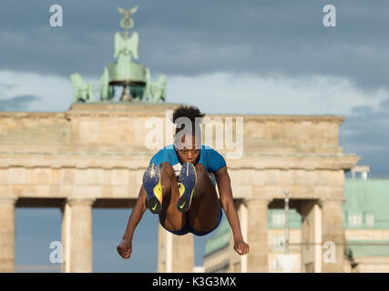 Berlin, Allemagne. 2Nd Sep 2017. Cavalier Lorraine Ugen de longue la Grande-Bretagne en action à l'Office allemand d'athlétisme (DLV) Concurrence internationale 'Berlin fliegt' à Berlin, Allemagne, 2 septembre 2017. Photo : Annegret Hilse/dpa/Alamy Live News Banque D'Images