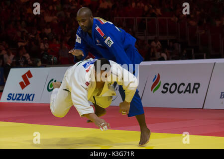 Budapest. 2Nd Sep 2017. Teddy Riner (haut) de la France et David Moura du Brésil au cours de la compétition hommes 100 kg catégorie finale au Championnat du monde de judo 2017 Suzuki à Budapest, Hongrie le 2 septembre 2017. Teddy Riner battu David Moura à revendiquer le titre. Credit : Attila Volgyi/Xinhua/Alamy Live News Banque D'Images