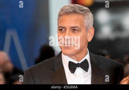 Venise, Italie. 09Th Sep 2017. George Clooney assiste à la première de 'uburbicon» au cours du 74e Festival du Film de Venise au Palazzo del Cinema à Venise, en Italie, le 02 septembre 2017. - Pas de service de fil - Photo : Hubert Boesl//dpa/Alamy Live News Banque D'Images