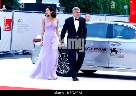 Venise, Italie. 09Th sep 2017. George Clooney et son épouse amal alamuddin participant à la "uburbicon' première mondiale au 74e festival international du film de Venise au Palazzo del cinema sur septembre 02, 2017 à Venise, Italie : crédit-geisler fotopress/Alamy live news Banque D'Images