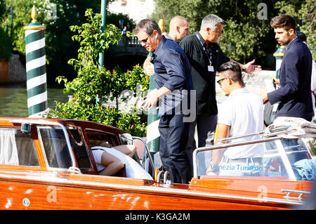 Matt Damon est vu quitter l'hôtel Excelsior après avoir donné des entrevues durant le 74e festival du film de Venise, 01 septembre 2017 à Venise, Italie Banque D'Images