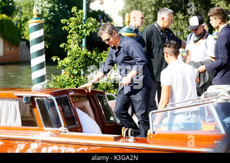 Matt Damon est vu quitter l'hôtel Excelsior après avoir donné des entrevues durant le 74e festival du film de Venise, 01 septembre 2017 à Venise, Italie Banque D'Images