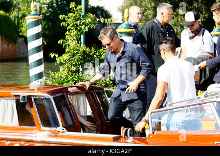 Matt Damon est vu quitter l'hôtel Excelsior après avoir donné des entrevues durant le 74e festival du film de Venise, 01 septembre 2017 à Venise, Italie Banque D'Images