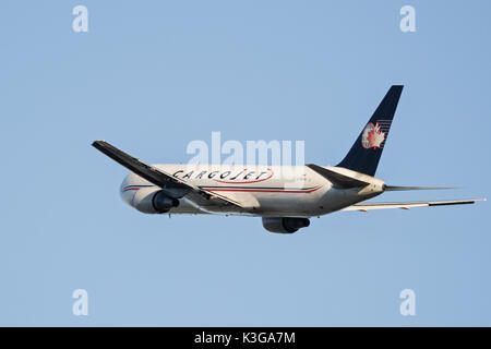 Richmond, Colombie-Britannique, Canada. 7 juillet, 2017. Cargojet Airways un Boeing 767 (C-GUAJ) air cargo freighter décolle de l'Aéroport International de Vancouver. Cargojet est une compagnie aérienne cargo aérien canadien. Credit : Bayne Stanley/ZUMA/Alamy Fil Live News Banque D'Images