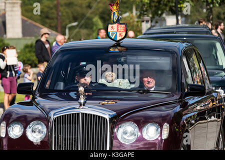 Braemar, Ecosse, Royaume-Uni. 02 Sep, 2017. La Reine et le Prince Charles d'arriver à la Braemar les jeux des highlands en Ecosse. Credit : AC Images/Alamy Live News Banque D'Images