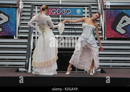 Londres, Royaume-Uni. 3 Septembre, 2017. L'alternative fashion show London Edge 2017, tenue au Business Design Centre de Londres du nord défilé ouvert avec les designers Hell Bunny ,Elizabeth Burleska,en solo,Unique,collectif,Vintage vêtements et innocents. POPop Bubblegum Crédit : Paul/Quezada-Neiman Alamy Live News Banque D'Images