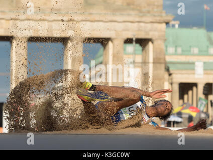 Berlin, Allemagne. 2Nd Sep 2017. Un cavalier longue Lorraine Ugen peut être repéré en action lors de l'Association d'athlétisme (DLV) Concurrence internationale 'Berlin fliegt' à Berlin, Allemagne, 2 septembre 2017. Photo : Annegret Hilse/dpa/Alamy Live News Banque D'Images