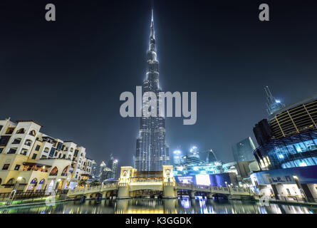 Dubaï, Émirats arabes unis - Oct 7, 2016 : la tour Burj Khalifa de nuit. Ce gratte-ciel est la plus haute structure de l'homme dans le monde, la mesure de Banque D'Images