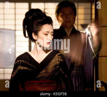 Mémoires d'une geisha stars Ziyi Zhang, Gong Li, Michelle Yeoh et Ken Watanabe et est réalisé par Rob Marshall. **Toutes LES IMAGES SONT LA PROPRIÉTÉ DE SONY PICTURES ENTERTAINMENT INC. À des fins promotionnelles seulement. Vente, LA DUPLICATION OU LE TRANSFERT DE CE MATÉRIEL EST STRICTEMENT INTERDITE. Distribué par Buena Vista International. Mémoires d'une geisha Gong Li Date : 2005 Banque D'Images