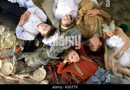 Cinq enfants ET IL ALEXANDER POWNALL, POPPY ROGERS OU JESSICA CLARIDGE, Jonathan Bailey, POPPY ROGERS OU JESSICA CLARIDGE, Freddie Highmore Date : 2004 Banque D'Images