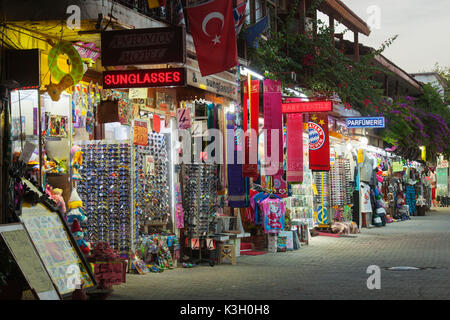 La Turquie, province d'Antalya, Side, rue commerçante Banque D'Images