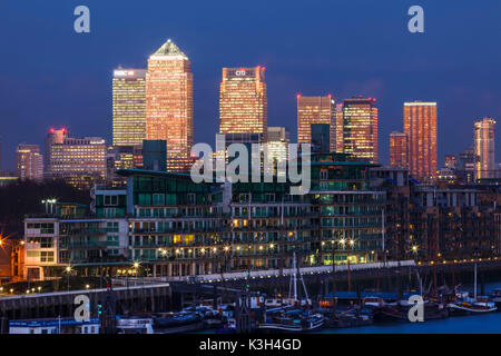 L'Angleterre, Londres, Coucher de soleil sur Canary Wharf et les Docklands Banque D'Images