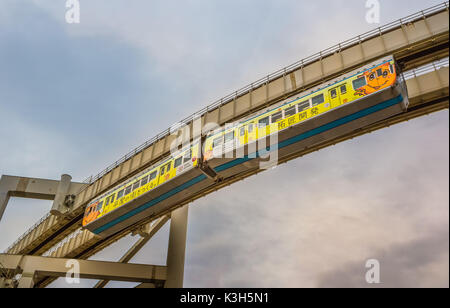 Le Japon, la ville de Chiba monorail suspendu, Banque D'Images