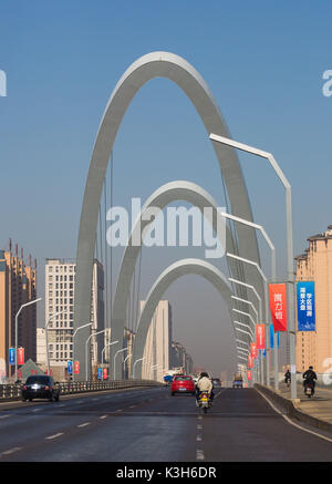 Chine, Province du Shanxi, Daton Nanmiaowa Dsistric, Ville, nouveau pont Banque D'Images