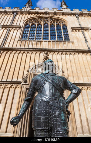 L'Angleterre, l'Oxfordshire, Oxford, Bodleian Library, statue de William Herbert, comte de Pembroke Banque D'Images
