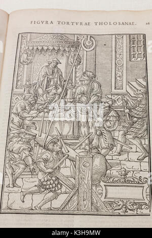 Allemagne, Bavière, Route Romantique, Rothenburg-ob-der-Tauber, Kriminal Museum, montrant la torture d'impression lors d'un procès médiéval daté 1541 Banque D'Images