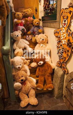 Allemagne, Bavière, Route Romantique, Rothenburg-ob-der-Tauber, Teddybear Shop affichage des Teddybears Banque D'Images