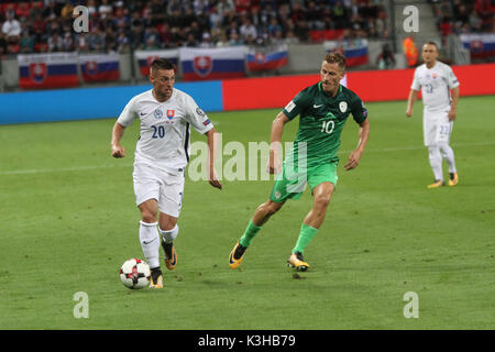 Trnava, Slovaquie, 1. Septembre 2017. Robert Mak (L) et Valter Birsa (R) au cours de la qualification de la Coupe du Monde FIFA 2018 match entre la Slovaquie et la Slovénie. Banque D'Images