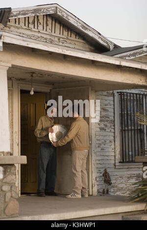 Sur la photo : Declan Donnelly que Ray Santilli avec Harry Dean Stanton comme Harvey sur l'emplacement - NOUS. Deathwalking Declan Donnelly, Harry Dean Stanton Date : 2006 Banque D'Images