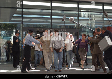 Sur la photo : Declan Donnelly que Ray Santilli avec Anthony McPartlin comme Gary Shoefield en scène de foule. Deathwalking Declan Donnelly, Anthony McPartlin Date : 2006 Banque D'Images