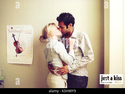 AE FOND KISS ATTA YAQUB, EVE BIRTHISTLE Date : 2004 Banque D'Images