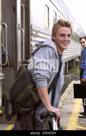 RILEY SMITH dans la région de Warner Bros Pictures, comédie d'action New York Minute, avec Mary-Kate Olsen et Ashley Olsen. Les photographies DOIVENT ÊTRE UTILISÉES EXCLUSIVEMENT POUR LA PUBLICITÉ, de la promotion, de la publicité ou de l'examen de cette motion précise PHOTO ET DE RESTER LA PROPRIÉTÉ DU STUDIO. Non POUR LA VENTE OU LA REDISTRIBUTION. NEW YORK MINUTE [2004] RILEY SMITH Date : 2004 Banque D'Images