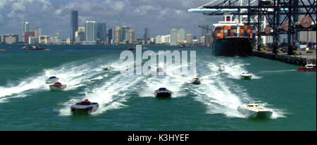 Des vedettes rapides courent dans une scène de Miami Vice, le long métrage criminel drame qui libère ce qui est adulte, dangereux et séduisant de travailler profondément sous couverture. MIAMI VICE speedboats dans une scène de Miami Vice, le long métrage criminel drame qui libère ce qui est adulte, dangereux et séduisant à travailler profondément sous couverture. Date : 2006 Banque D'Images