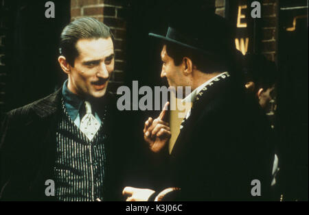 Le Parrain II Robert De Niro comme jeune Vito Corleone, BRUNO KIRBY comme jeune Clemenza Date : 1974 Banque D'Images