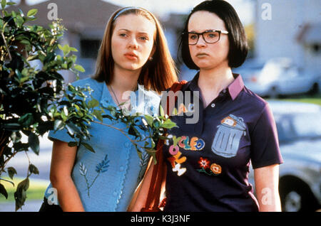 Qualité : 2e génération. Titre du film : Ghost World. Sur la photo : Scarlett Johansson joue Rebecca et Thora Birch joue Enid. 15 Certificat, Durée 112 minutes. Pour de plus amples renseignements, veuillez contacter le Bureau de presse de l'icône sur 020 7494 8158/8190. GHOST WORLD Scarlett Johansson, THORA BIRCH Date : 2001 Banque D'Images
