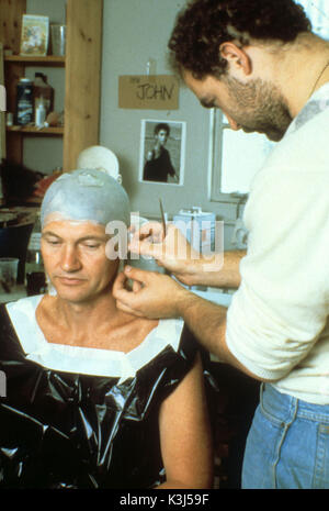 HELLRAISER Andy Robinson dans le maquillage 3 de 8 Date : 1987 Banque D'Images