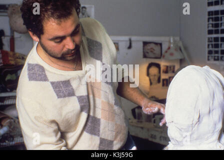 HELLRAISER Andy Robinson dans le maquillage 7 de 8 Date : 1987 Banque D'Images