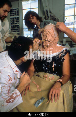 HELLRAISER Andy Robinson dans le maquillage 8 de 8 Date : 1987 Banque D'Images