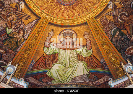 L'Angleterre, Londres, la ville, la Cathédrale St Paul, l'Quire, plafond de mosaïque représentant l'image du Christ Banque D'Images