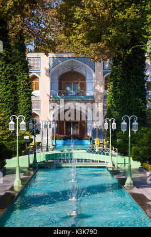 L'Iran, au centre de l'Iran, Ispahan, Abbasi, cour de l'hôtel Banque D'Images