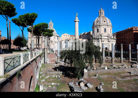 Italie Rome Chiesa Cattolica SS Nome di Maria Colonna Traiana Piazza Foro traiano Banque D'Images