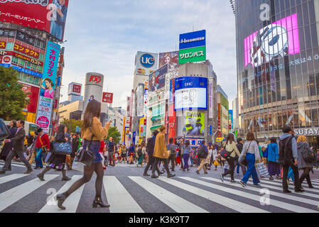 Le Japon, la ville de Tokyo, Shibuya District, près de la station Shibuya Banque D'Images