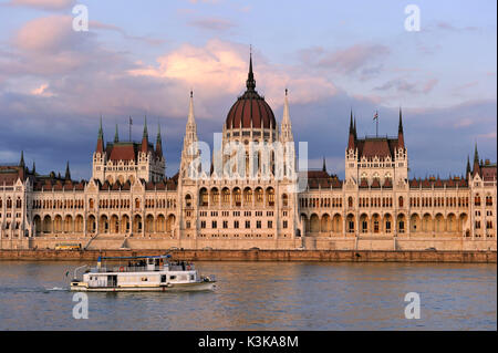Hongrie, Budapest, la lutte antiparasitaire, le Parlement européen le long du Danube rives inscrite au Patrimoine Mondial de l'UNESCO Banque D'Images