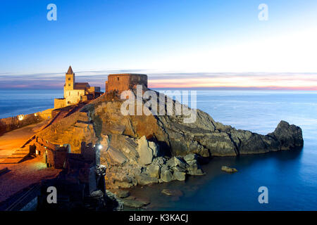 L'Italie, Ligurie, Cinque Terre Cinque Terre National Park, classé au Patrimoine Mondial de l'UNESCO, Portovenere situé dans le Golfe des Poètes, église San Pietro Banque D'Images