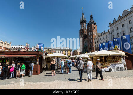 Pologne, Cracovie, Pologne Petite / Cracovie. La Halle aux Draps, Grand'Place et de la basilique Sainte-Marie. La deuxième plus grande et l'une des plus vieilles villes de Pologne Banque D'Images